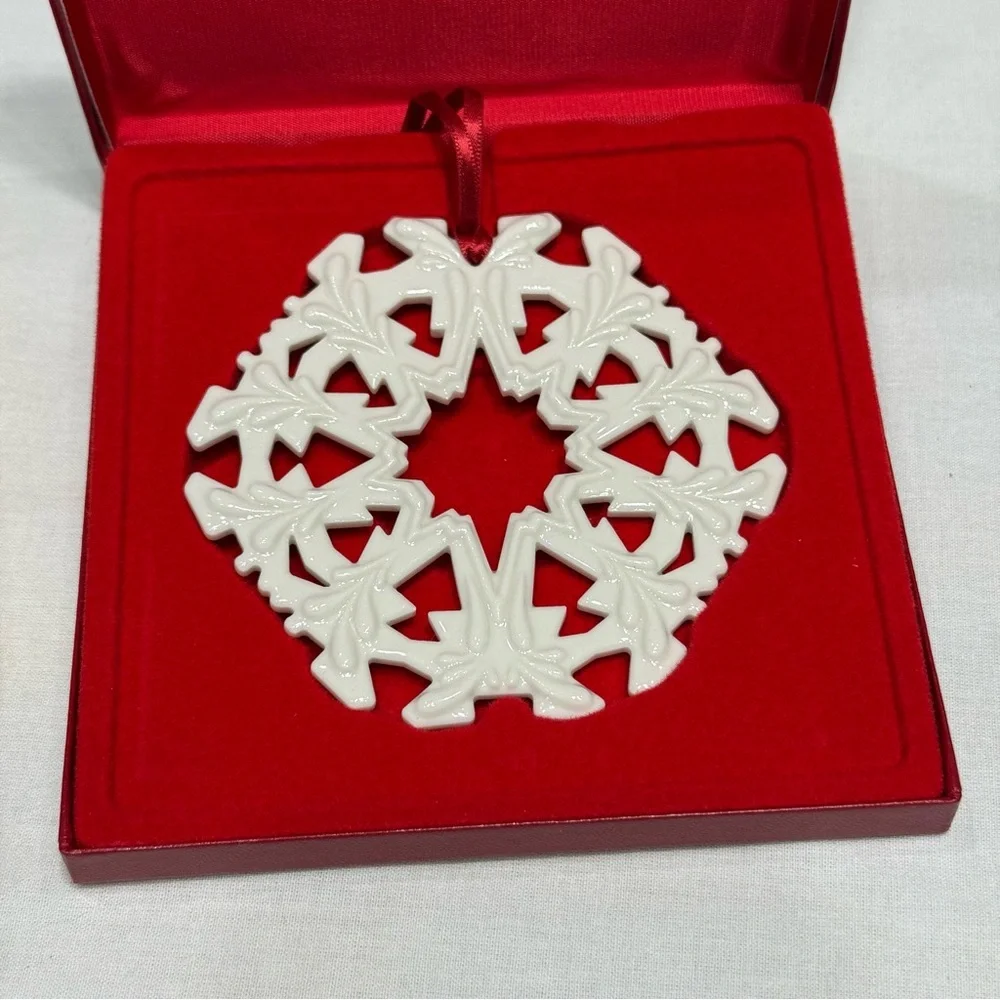 2003 Longaberger Collectors Club Ben Snow Days White‎ Ceramic Ornament